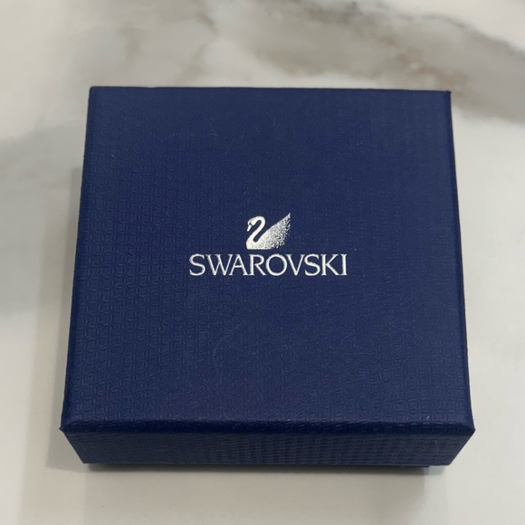 SWAROVSKI 7 mm Solitaire Pendant Necklace - Picture 4 of 4